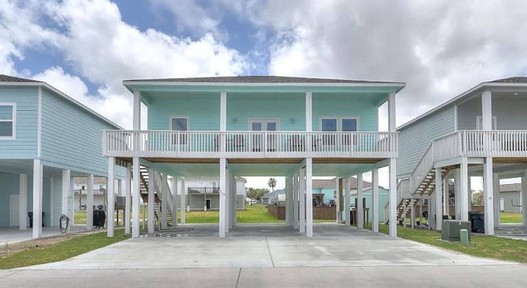House with pool in Rockport, TX