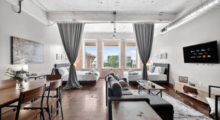 Apartment with pool | Next to Pioneer Park — photo 3