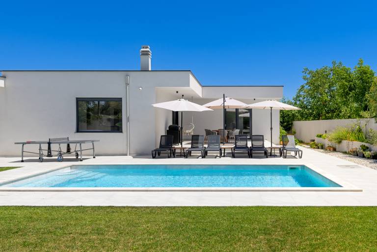 Villa with pool, patio & barbeque — photo 5