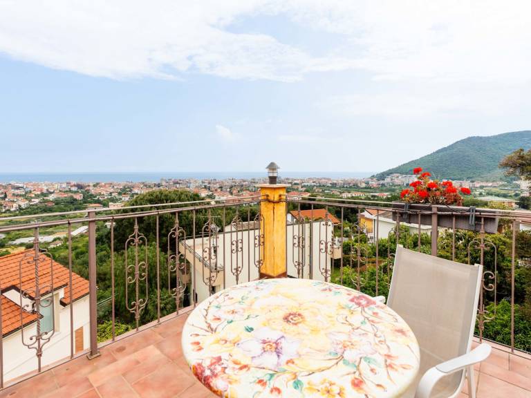 Holiday apartment with yard & pool | Sea view — photo 3