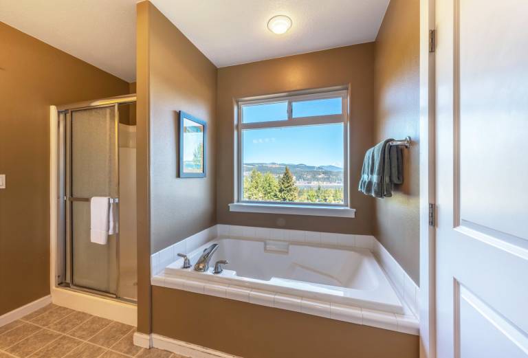 Family-oriented vacation home with patio | Dogs allowed — photo 2