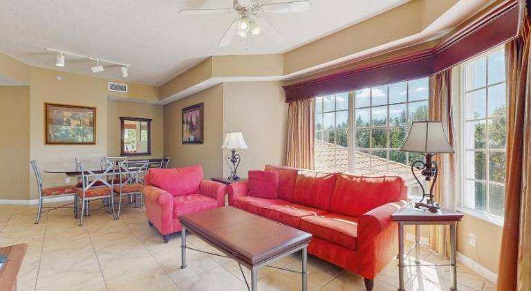 Vacation home with pool — photo 3