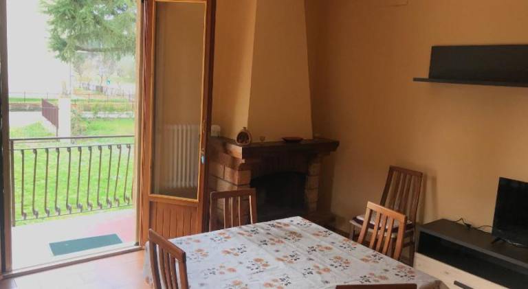 House with barbecue & yard — photo 3