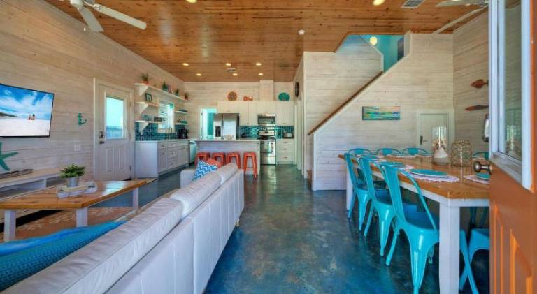 House with pool & barbeque — photo 4