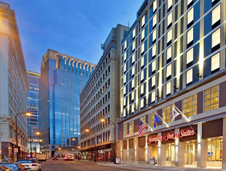 Hampton Inn & Suites Minneapolis/Downtown — photo 2