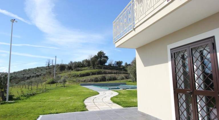 Family-friendly holiday apartment with barbeque, patio & yard | Pets allowed — photo 4