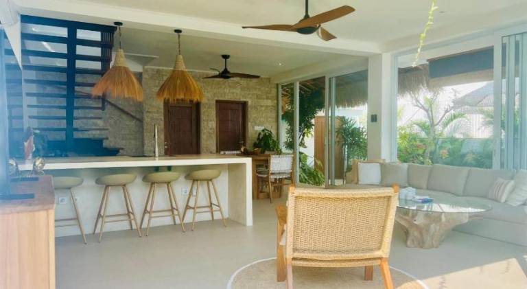 Villa with pool — photo 4