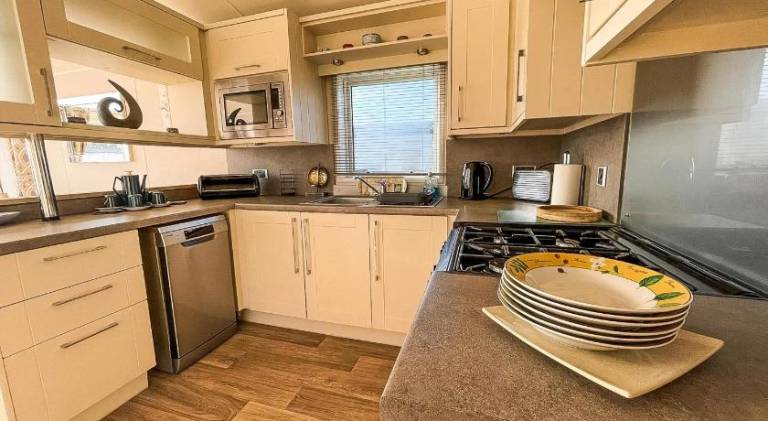 Wonderful 6 Berth Caravan For Hire By A Stunning Norfolk Beach Ref 19006Sd — photo 5