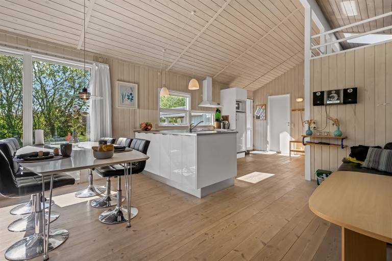 House with sauna, jacuzzi & garden — photo 3