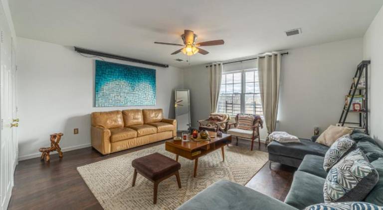 Huge 3BR Urban Gem just 3 miles to NYC plus Free Parking in Hudson, NY