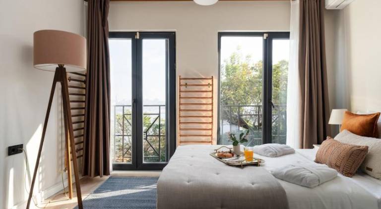Iconic Sea View Duplex w Terrace in Balat — photo 2