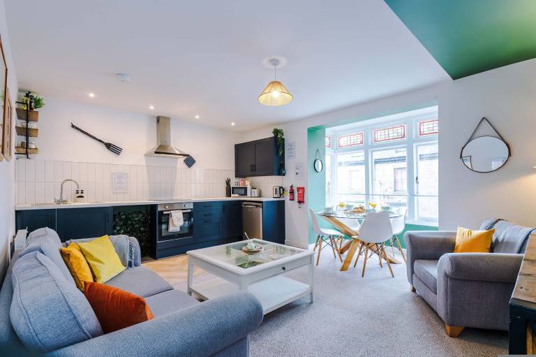 Buxton Peak District - Stylish 2-Bed Heart of Buxton Peak District — photo 3