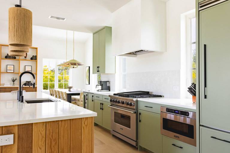 Brand New The Greenmoor House with Pool — photo 4