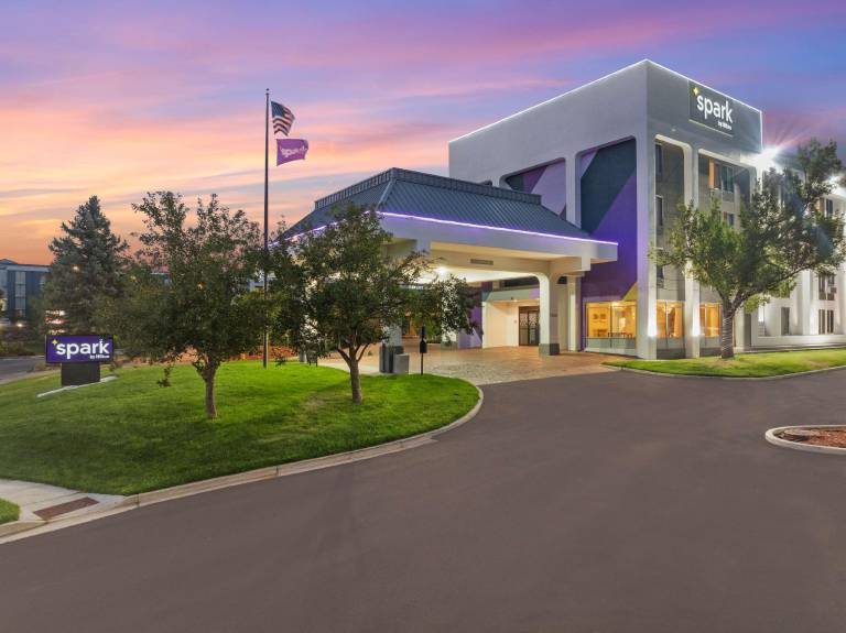 Spark by Hilton Colorado Springs I 25 Central — photo 2