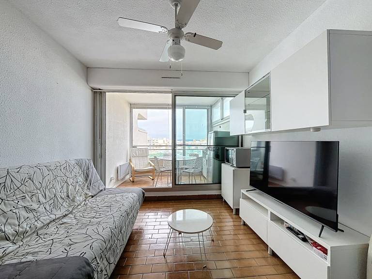 Equipped Studio Cabin - Sea View - Private Parking - Near Amenities — photo 3