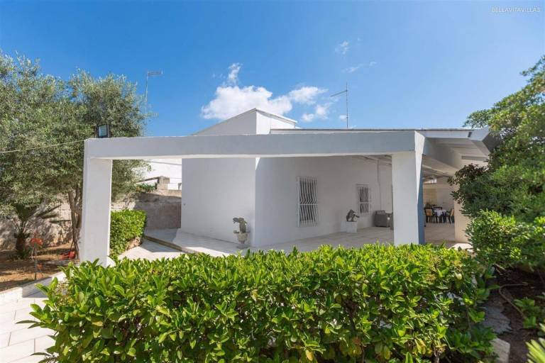 Apartment with garden in Manduria