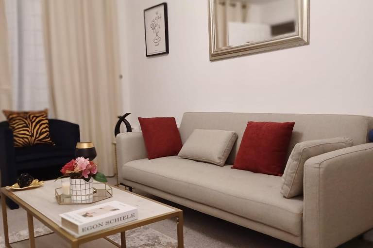 2 Bed House Sleeps 4 Private Garden Parking