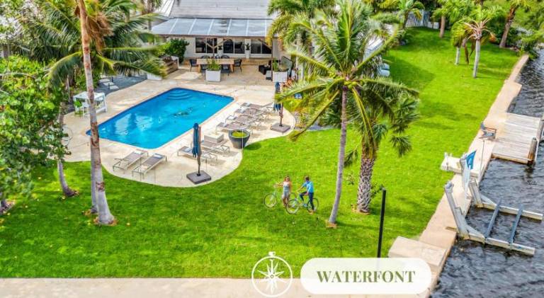 House with pool in Fort Lauderdale, FL
