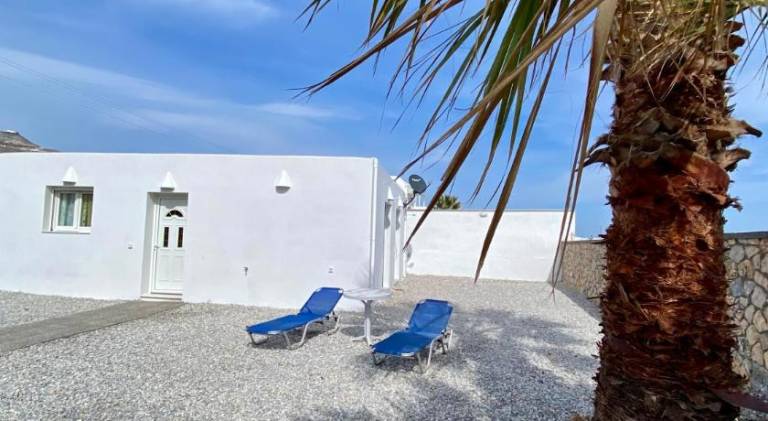 House with 2 rooms for 5 persons in Santorini