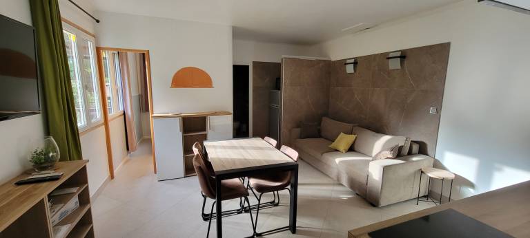 Apartment with barbecue, pool & yard | Mountain view — photo 2