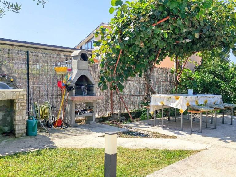 Lovely rental apartment with private pool & grill | Pet-friendly — photo 3