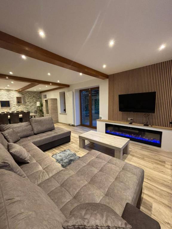Family-friendly nice villa with hot tub, yard & patio | Pets are welcome — photo 4
