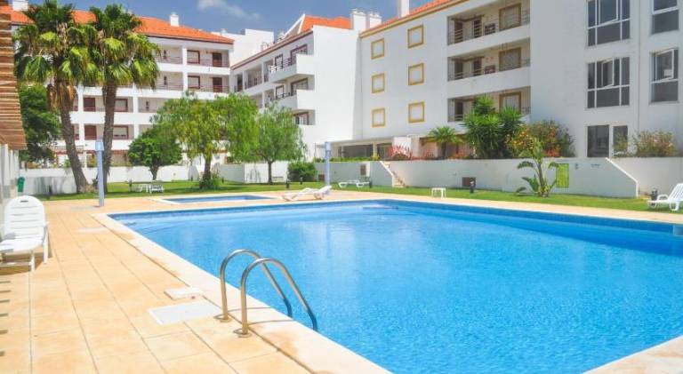 Beach House in Vilamoura: Terrace+pool in Loulé
