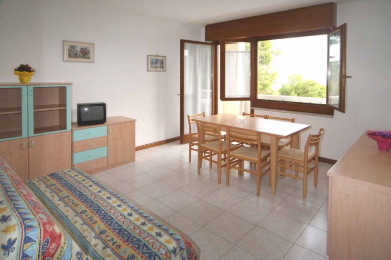 Holiday apartment with patio & garden | Close to the beach | Pet-friendly — photo 4