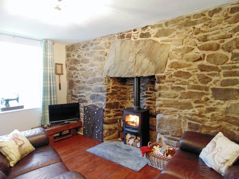 Child-friendly pleasant cottage with yard & grill | Near Falls of Dochart | River view | Pets are welcome — photo 3