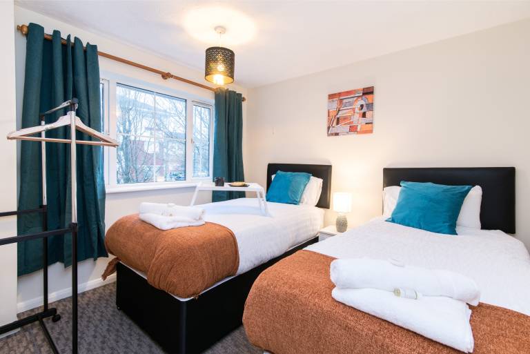 House Sleeps 6 7 Pets Ok Parking Garden