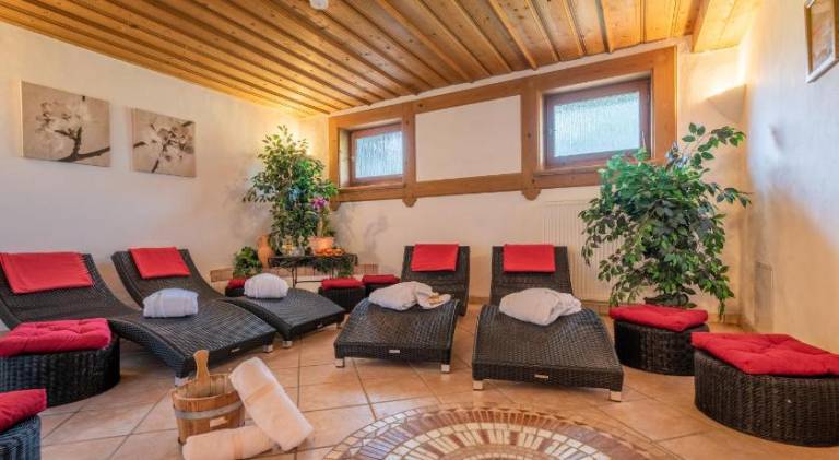 House with yard, sauna & patio | Pets are welcome — photo 3