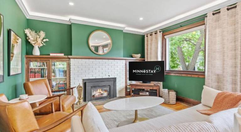 Vacation home with BBQ in Minneapolis, MN