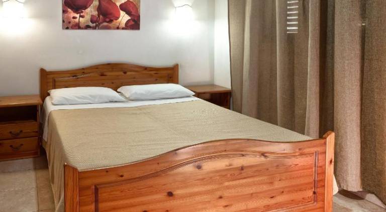 Serviced apartment with garden in Otranto