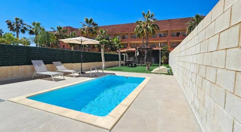 Fully equipped holiday apartment with yard, private pool & terrace | Next to the beach | Pets are welcome in Playas