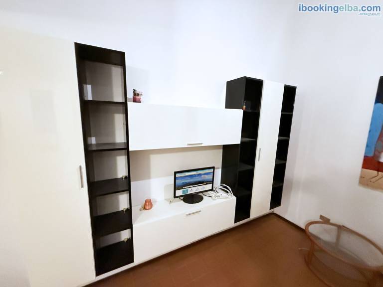 Rental apartment with yard — photo 3