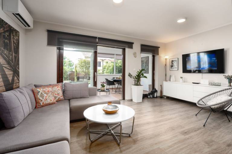 Exquisite holiday home with private garden, sun loungers, high chair, washing machine - only 700 metres to the beach — photo 3