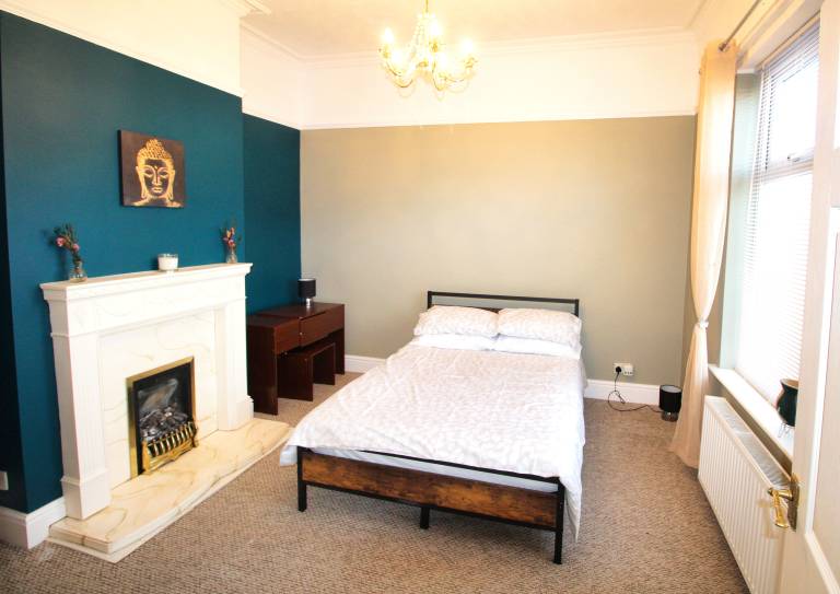 Large Bungalow - 3 Beds 2 Baths - Very Large Enclosed Garden - Dogs Stay Free — photo 3
