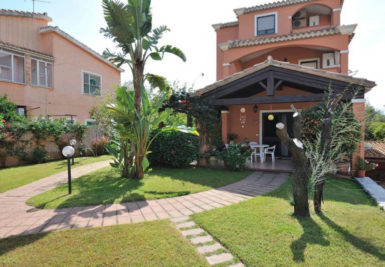 Family-friendly holiday apartment with patio | Garden view | Dogs allowed — photo 3