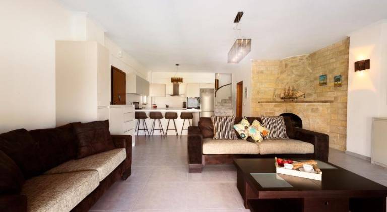Fully equipped ample villa with garden, patio & private pool | Pets allowed — photo 2