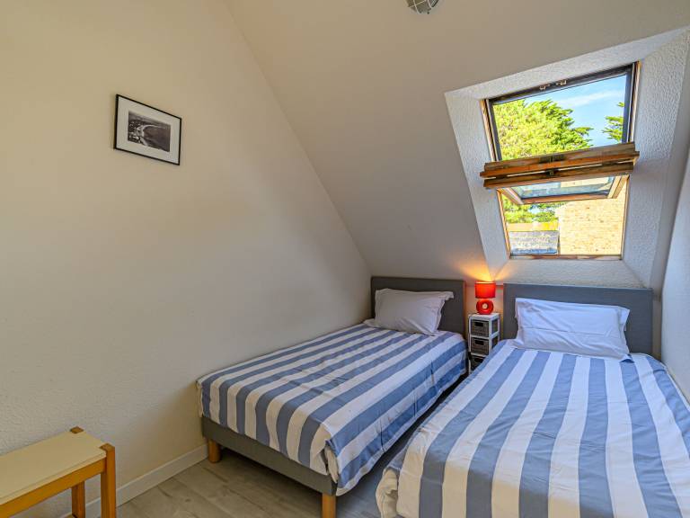 Rental apartment with patio | Sea view | Next to the beach | Suitable for remote work | Pets are welcome — photo 3