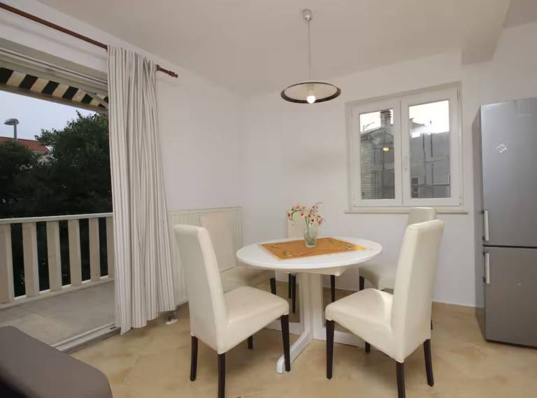 Rental apartment with terrace — photo 2