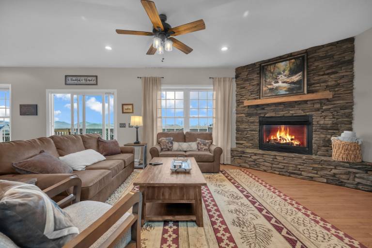 Blue Ridge View Cabin: Hot Tub, Pool Table, Pet-Friendly, Near Blowing Rock & Parkway in Boone, NC