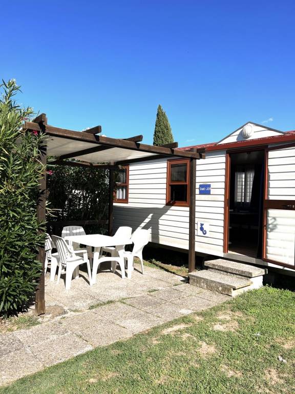 Children-friendly wonderful vacation home with patio, barbeque & pool | Beach nearby | Pets are welcome — photo 3