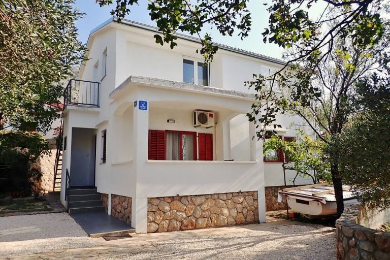 Charming apartment with patio, barbecue & garden | Sea view | Pet-friendly in Starigrad