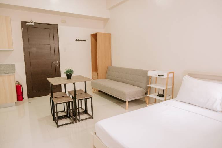 Apartment with hot tub & pool — photo 4