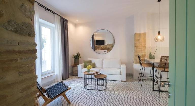 Rental apartment with garden, patio & pool | Close to Mosque–Cathedral of Córdoba — photo 2