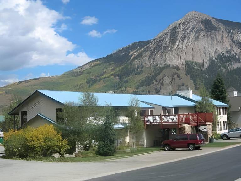 Lovely lodge with sauna, garden & jacuzzi | Dogs allowed in Gunnison, CO