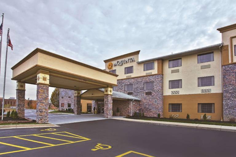 La Quinta Inn & Suites by Wyndham Fairborn Wright-Patterson in Fairborn, OH