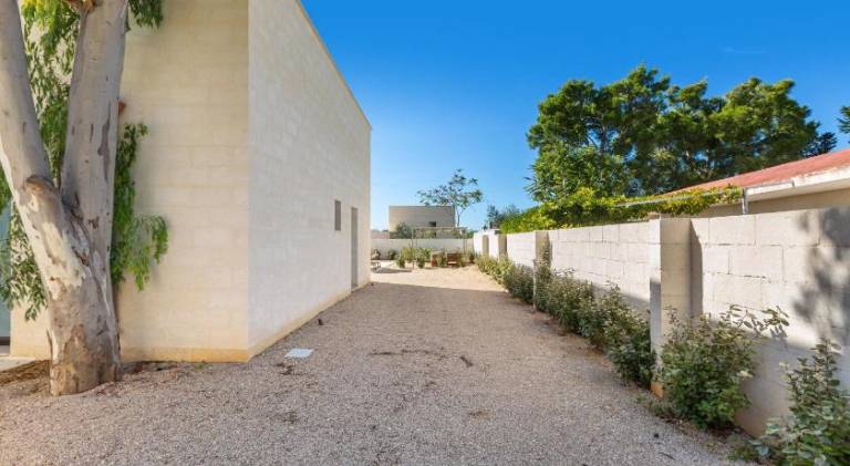 Holiday apartment with patio, yard & pool | Dogs allowed — photo 5