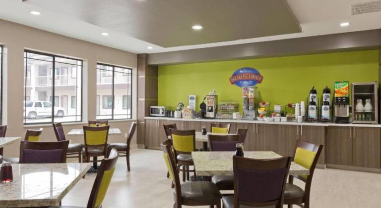 Baymont by Wyndham Bryan College Station — photo 5